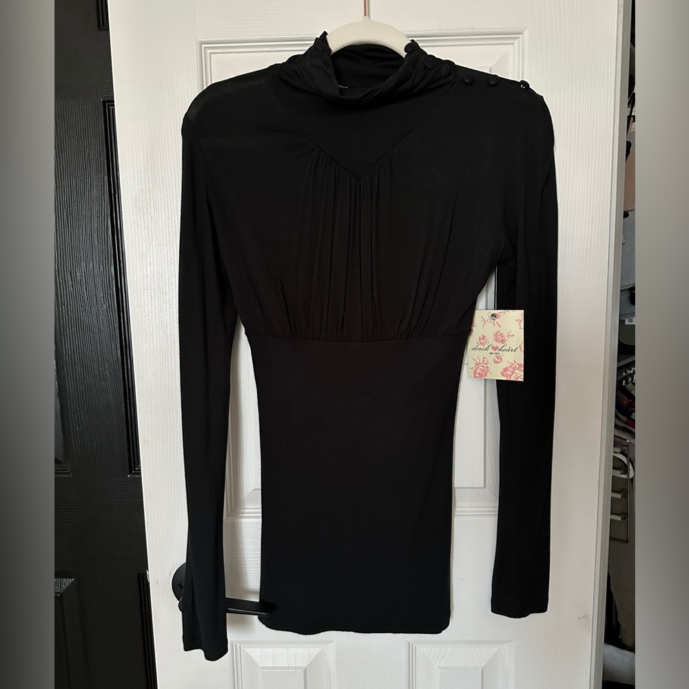 Derek Heart Stretchy Fitted Top - New!
